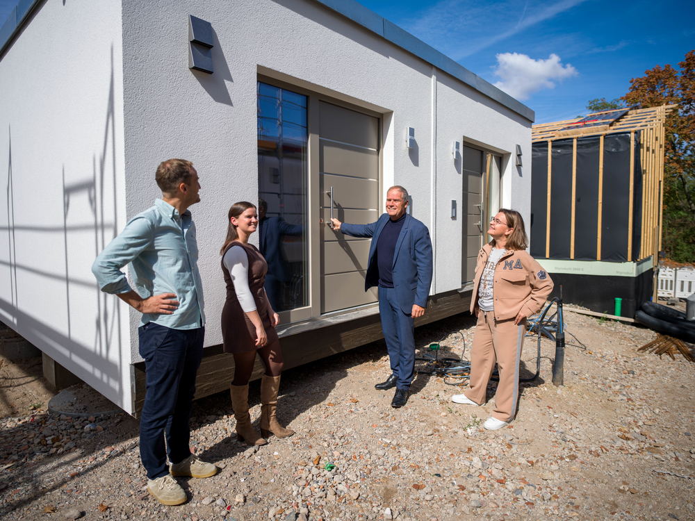 Innovatives Wohnen: Für den Tiny Wohnpark sind bereits 19 Wohnmodule „eingeflogen“